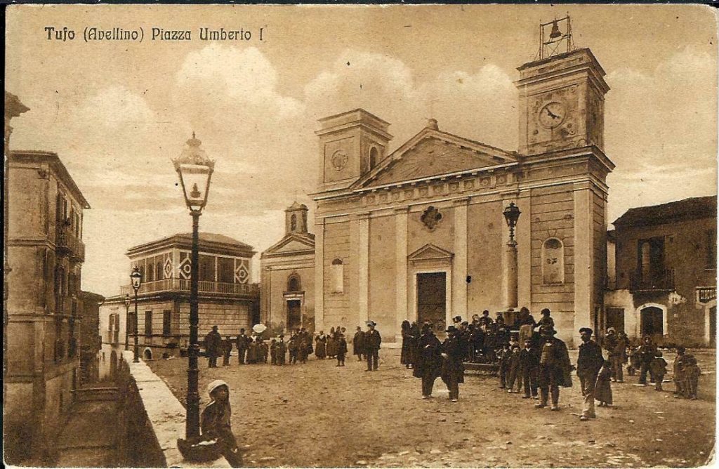 Tufo, foto della piazza Umberto primo